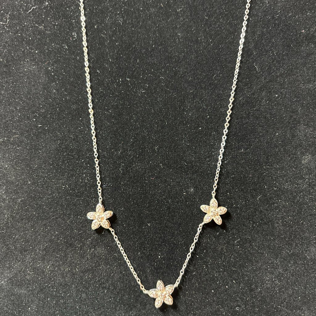 Preowned 925 Silver Stamped Three Flower 18 Cz Diamond 18 Chain Necklace 538g